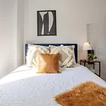 Luxurious 4 Bedroom Suite In Griffintown
