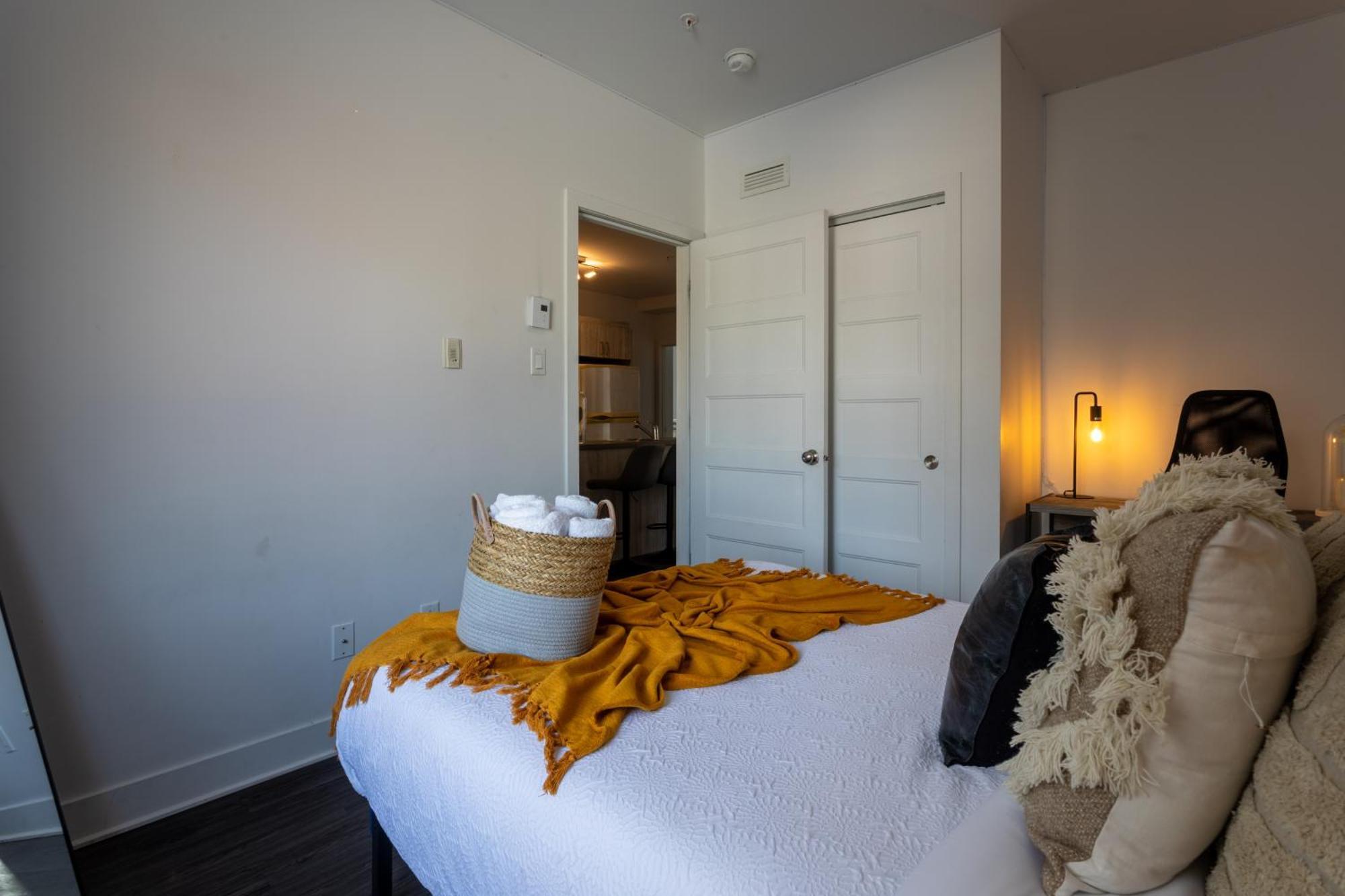 Luxurious 4 Bedroom In Griffintown Apartment