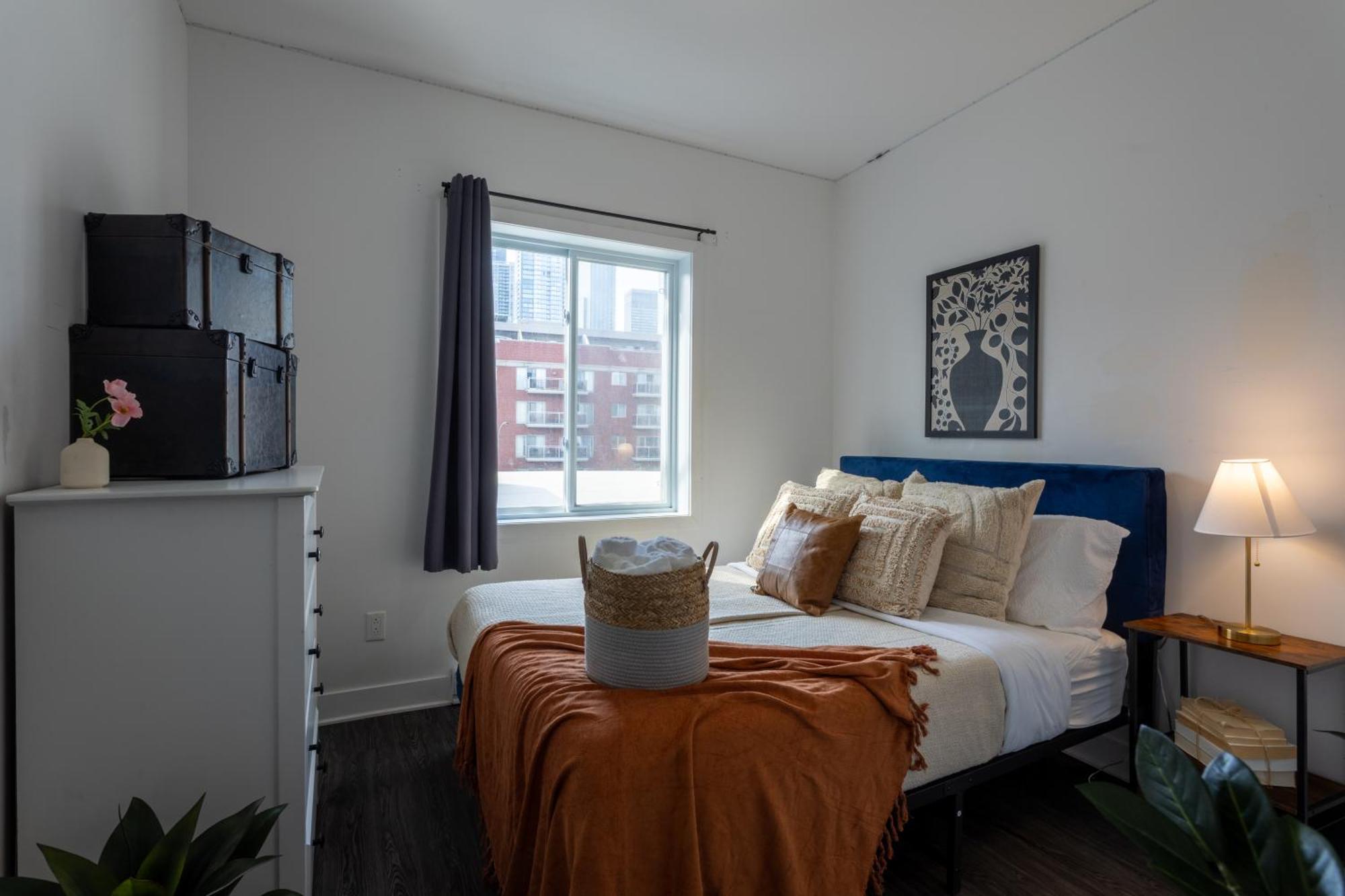 Luxurious 4 Bedroom In Griffintown Apartment *